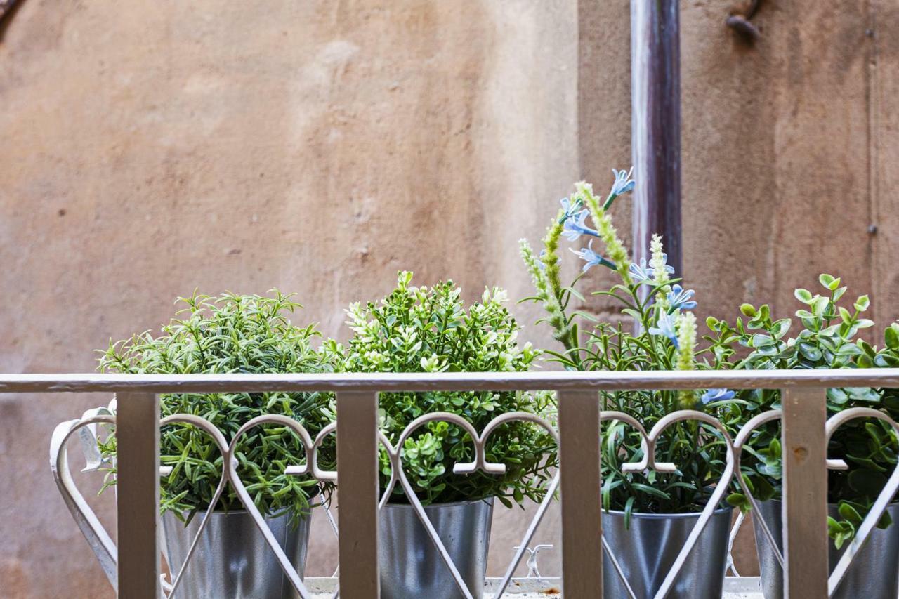 Wood And Stone Apartment In The Historical Center Genova Exterior foto