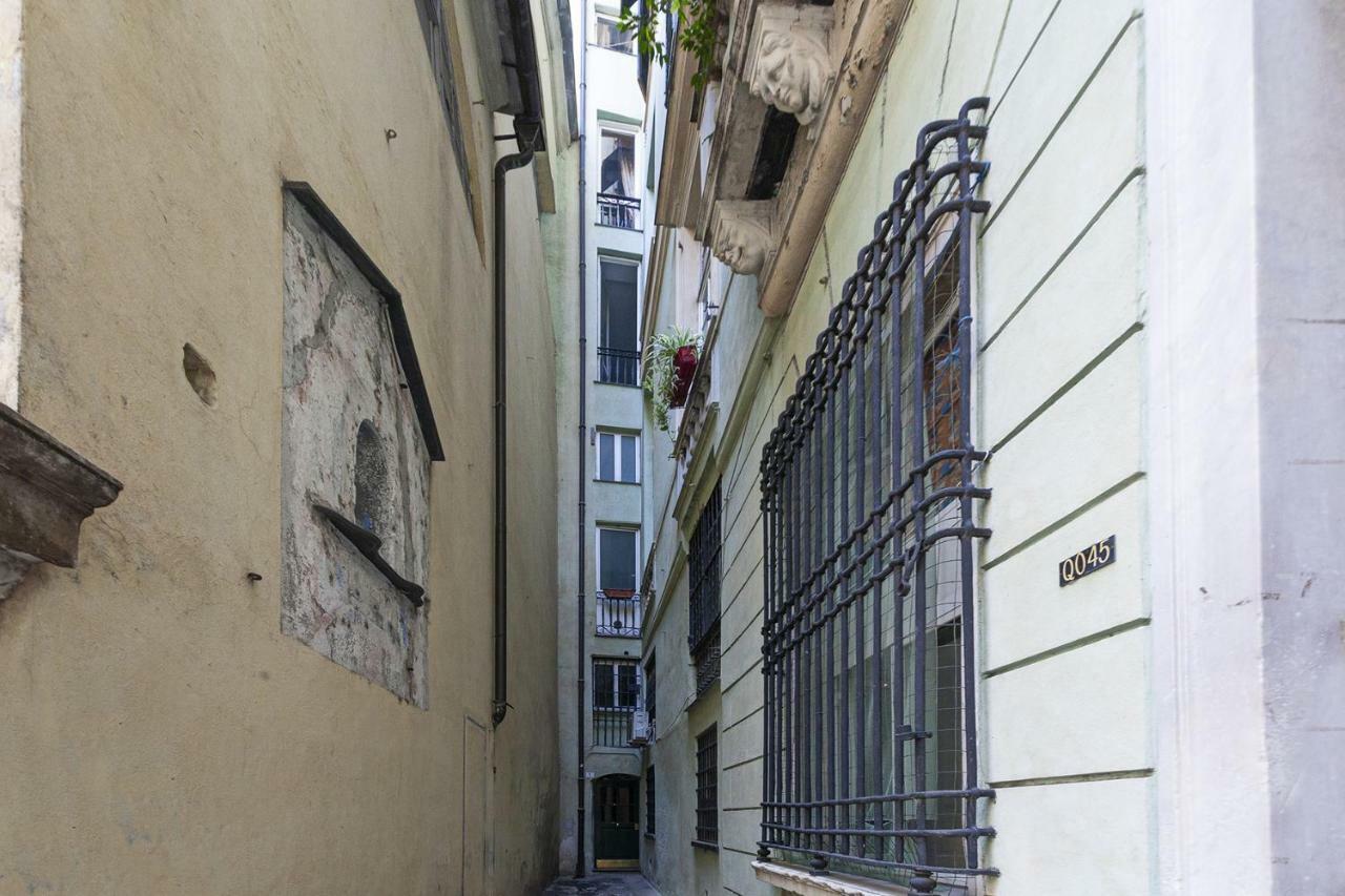 Wood And Stone Apartment In The Historical Center Genova Exterior foto